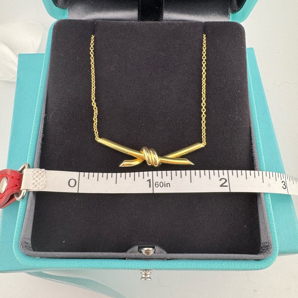 Tiffany & Co. 18k Knot Pendant Necklace in Yellow Gold - Picture 4 of 9